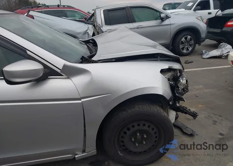 2011 Honda Accord 2.4 Lx z USA, uszkodzony, nr VIN 1HGCP2F38BA014927